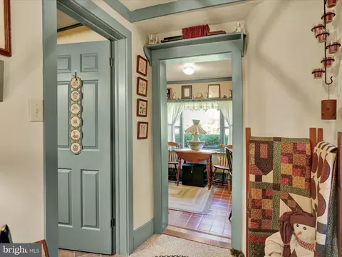 Entry Way - 31 Imperial Dr, Reading, PA 19607 photo 3 of 5