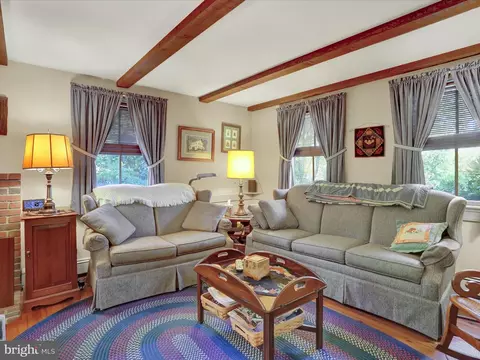 Living - 31 Imperial Dr, Reading, PA 19607 photo 1 of 2