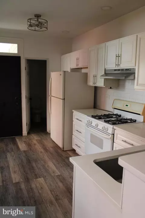 Entry Way - 233 Pear St, Reading, PA 19601 photo 1 of 2
