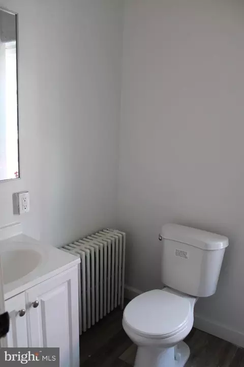 Bath - 233 Pear St, Reading, PA 19601 photo 2 of 2