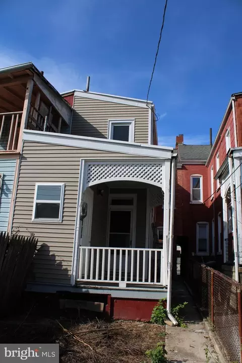 Exterior - 233 Pear St, Reading, PA 19601 photo 3 of 4