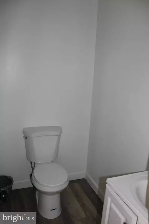 Bath - 233 Pear St, Reading, PA 19601 photo 1 of 2