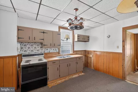 Kitchen - 135 Barto Rd, Barto, PA 19504 photo 4 of 5