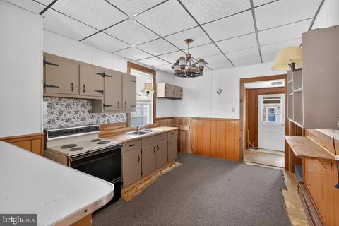 Entry Way - 135 Barto Rd, Barto, PA 19504 photo 2 of 5
