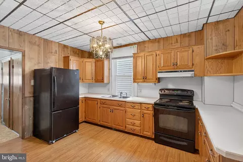 Kitchen - 135 Barto Rd, Barto, PA 19504 photo 2 of 5
