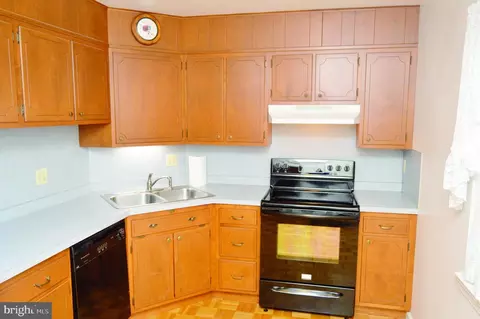 Kitchen - 2004 Hale Ct, Reading, PA 19610 photo 2 of 2