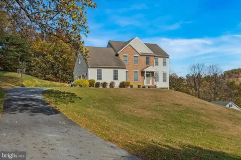 16 Kristine Ave, Boyertown, PA 19512