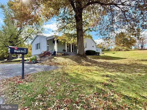 153 Maple Dr, Hamburg, PA 19526