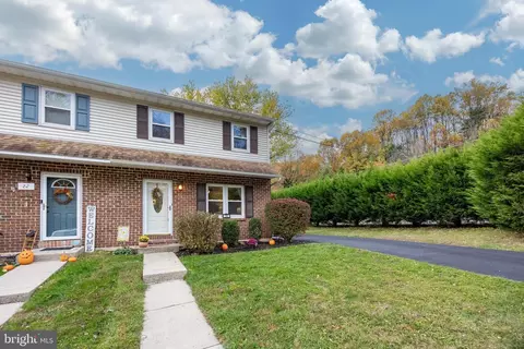 24 Cherry St, Bechtelsville, PA 19505