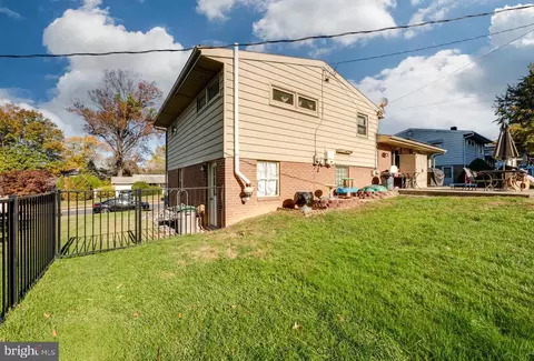 Exterior - 118 Octagon Ave, Sinking Spring, PA 19608 photo 8 of 10