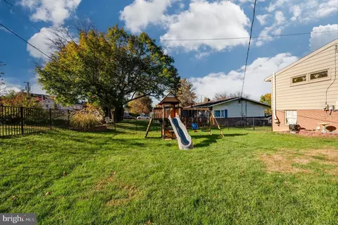 Exterior - 118 Octagon Ave, Sinking Spring, PA 19608 photo 6 of 10