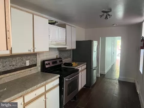 217 N 10th St, Reading, PA 19601