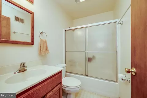 Bath - 1355 Liggett Ave, Reading, PA 19607 photo 2 of 2