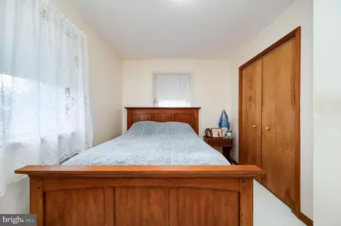 Bedroom - 1355 Liggett Ave, Reading, PA 19607 photo 5 of 9