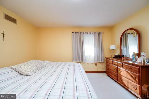 Bedroom - 1355 Liggett Ave, Reading, PA 19607 photo 4 of 9