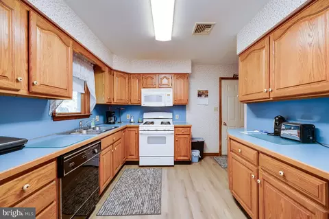 Kitchen - 1355 Liggett Ave, Reading, PA 19607 photo 5 of 7