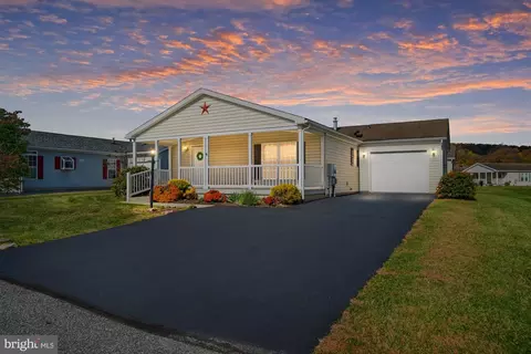 7 Mockingbird Ct, Bechtelsville, PA 19505