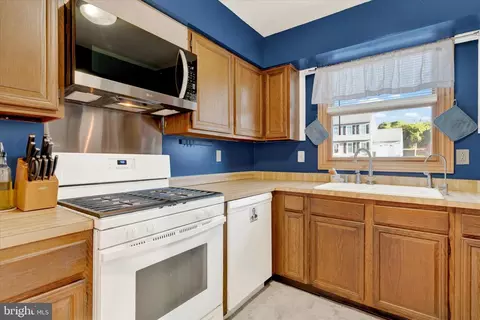 Kitchen - 4690 Pheasant Run, Reading, PA 19606 photo 2 of 2