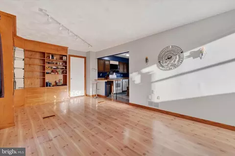 Living - 4690 Pheasant Run, Reading, PA 19606 photo 2 of 2