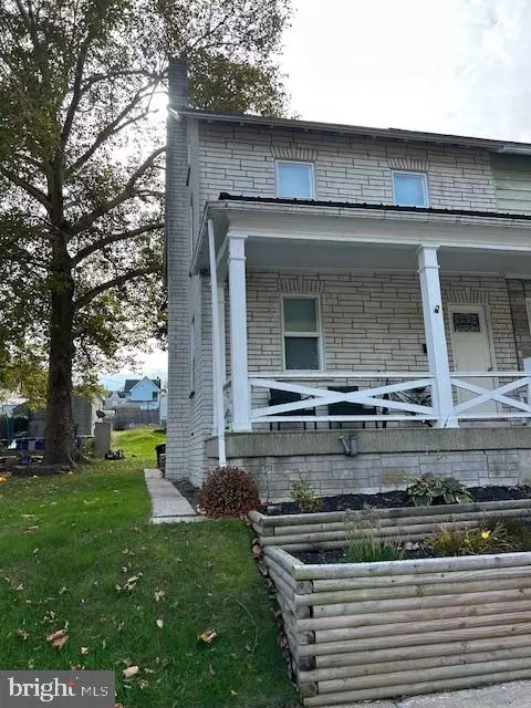 18 E Front St, Mohnton, PA 19540