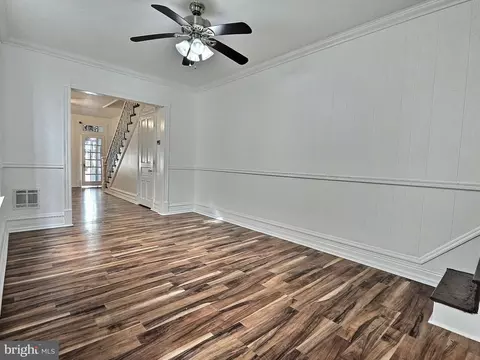 Living - 122 W Oley St, Reading, PA 19601 photo 9 of 15