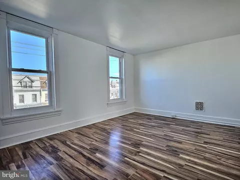 Living - 122 W Oley St, Reading, PA 19601 photo 14 of 15