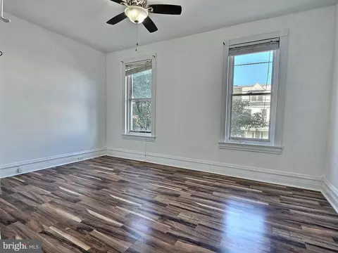 Living - 122 W Oley St, Reading, PA 19601 photo 10 of 15