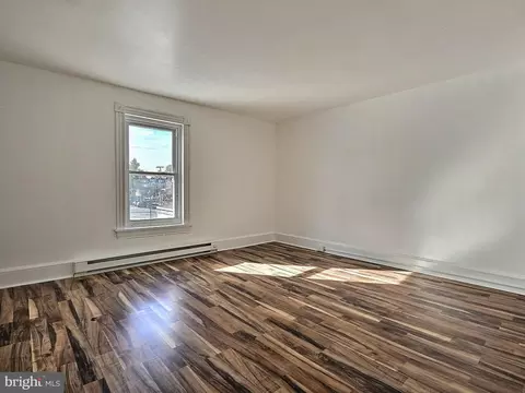 Living - 122 W Oley St, Reading, PA 19601 photo 12 of 15
