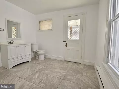 Bath - 122 W Oley St, Reading, PA 19601 photo 2 of 5