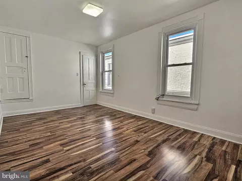 Living - 122 W Oley St, Reading, PA 19601 photo 11 of 15