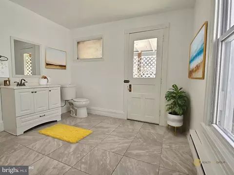 Bath - 122 W Oley St, Reading, PA 19601 photo 3 of 5