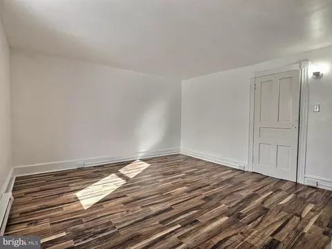 Living - 122 W Oley St, Reading, PA 19601 photo 13 of 15