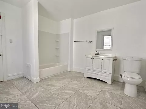 Bath - 122 W Oley St, Reading, PA 19601 photo 4 of 5