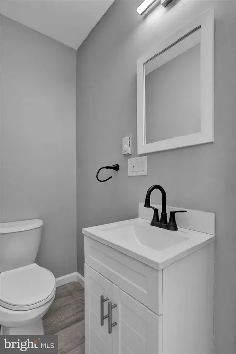 Bath - 1016 Oley St, Reading, PA 19604 photo 1 of 3