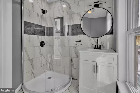 Bath - 1016 Oley St, Reading, PA 19604 photo 3 of 3