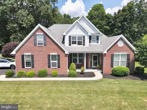 4 Austin Dr, Robesonia, PA 19551