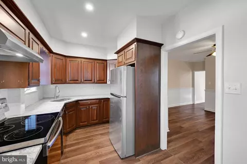 Entry Way - 27 Pennsylvania Ave, Shillington, PA 19607 photo 2 of 2