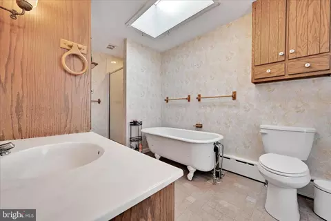 Bath - 120 S Miller St, Reading, PA 19607 photo 2 of 2