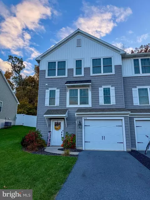 424 Smokering Dr, Robesonia, PA 19551