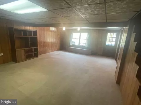Living - 91 Dogwood Ln, Reading, PA 19607 photo 5 of 6