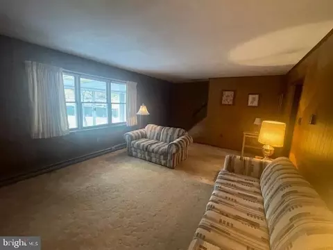 Living - 91 Dogwood Ln, Reading, PA 19607 photo 3 of 6