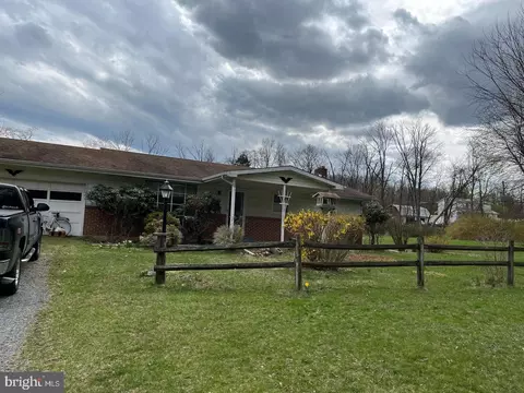 211 Schweitz Rd, Fleetwood, PA 19522