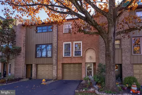 19 Club Ln, Reading, PA 19607