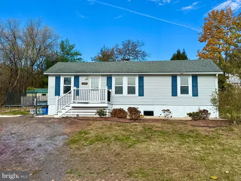 1461 Ben Franklin Hwy W, Douglassville, PA 19518