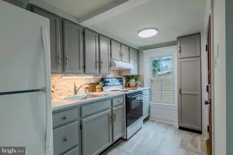 Kitchen - 13 E Summit St, Mohnton, PA 19540 photo 2 of 2
