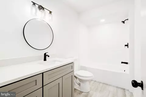 Bath - 163 Thomas Pl, Reading, PA 19608 photo 1 of 4
