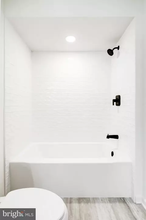 Bath - 163 Thomas Pl, Reading, PA 19608 photo 2 of 4