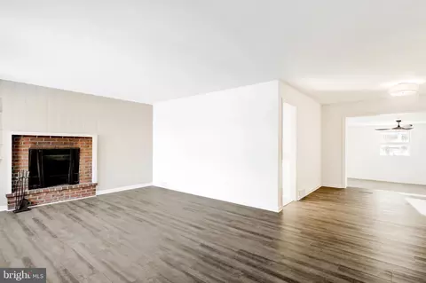 Living - 163 Thomas Pl, Reading, PA 19608 photo 4 of 8