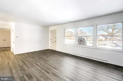 Living - 163 Thomas Pl, Reading, PA 19608 photo 3 of 8