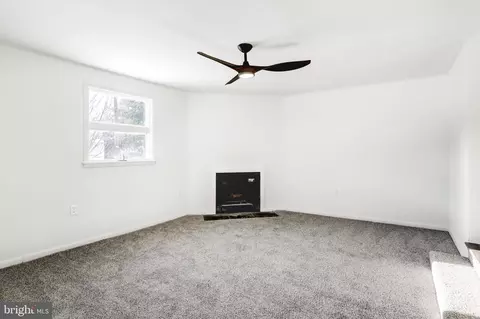 Living - 163 Thomas Pl, Reading, PA 19608 photo 7 of 8